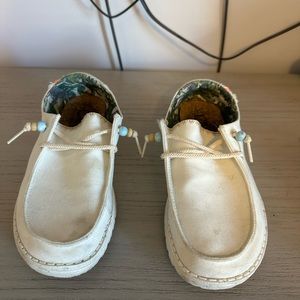 Heydudes size 7